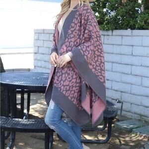 Women’s Leopard Print Ruana in Grey/Pink.